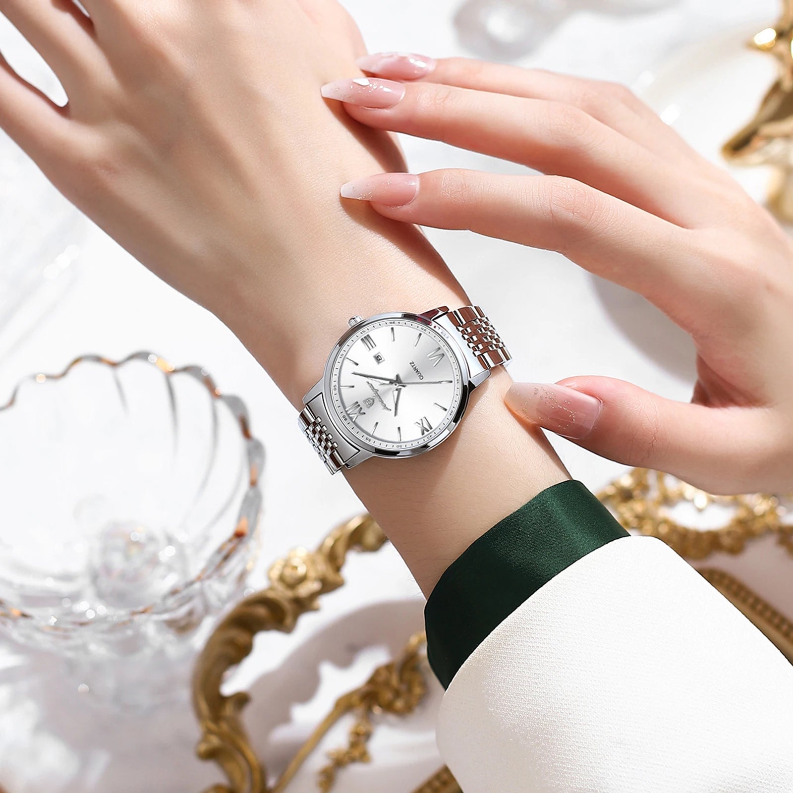 Luxury Women’s Quartz Watch – Luminous & Date Feature