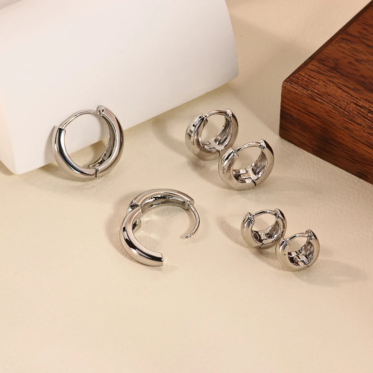 Luxury Gold Chunky Hoop Earrings – Minimalist Stainless Steel for Women