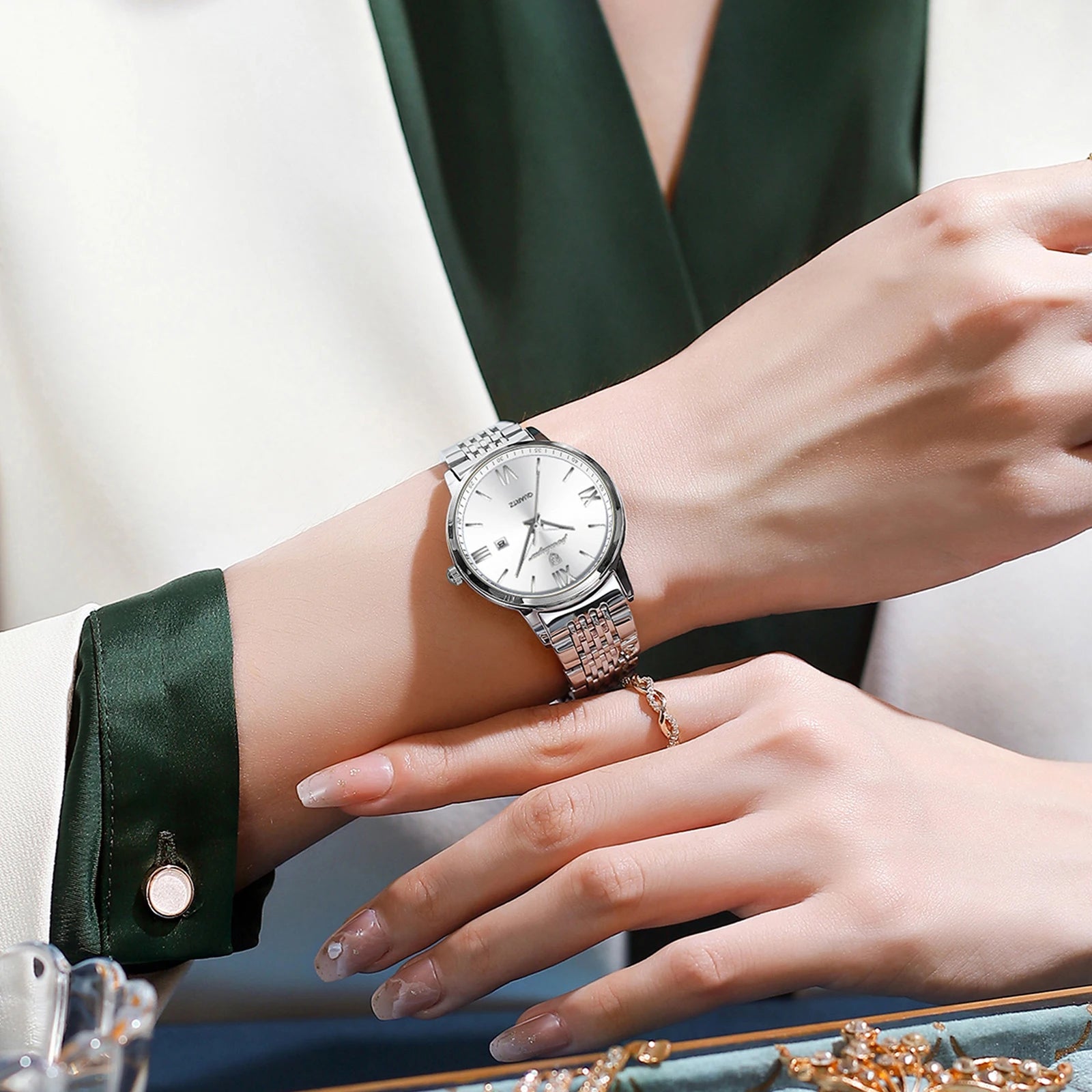 Luxury Women’s Quartz Watch – Luminous & Date Feature