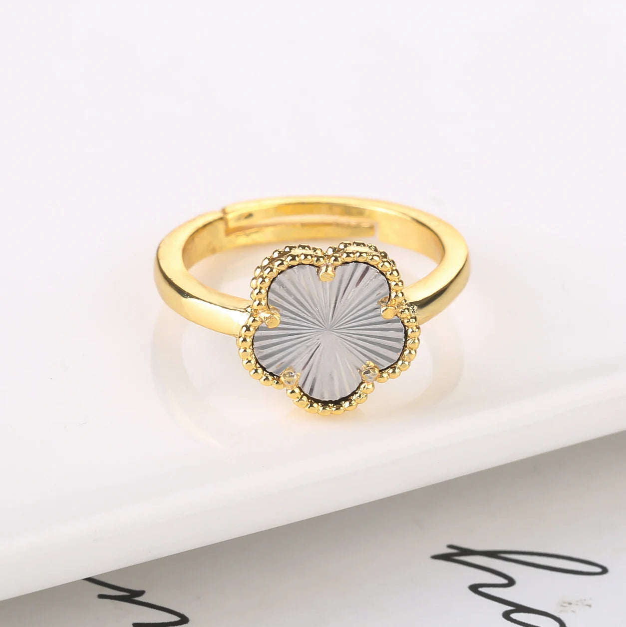 Luxury Adjustable Shell & Natural Stone Flower Ring – Elegant Women’s Jewelry