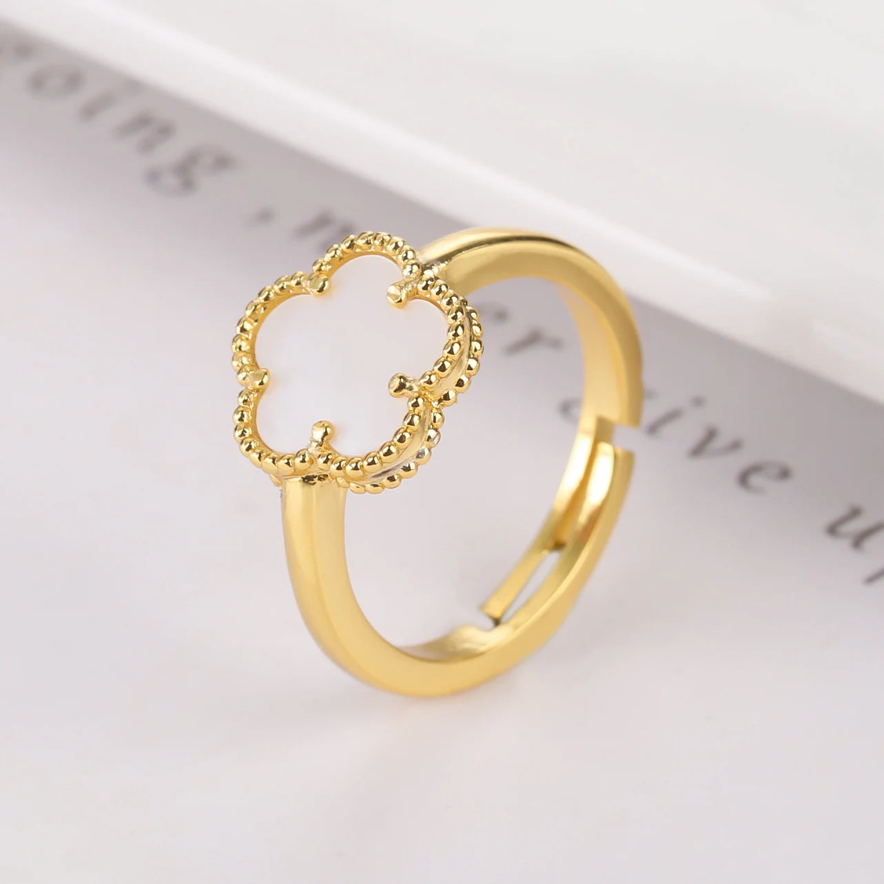 Luxury Adjustable Shell & Natural Stone Flower Ring – Elegant Women’s Jewelry